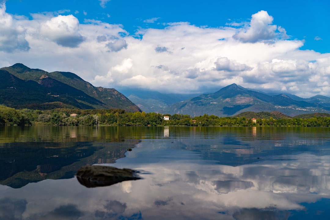 Entdecken Sie die Laghi di Avigliana: Ein verstecktes Paradies - 54 | Secret World Trip Planner