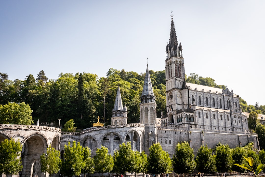 Découvrez Lourdes : le cœur de la spiritualité mariale en France