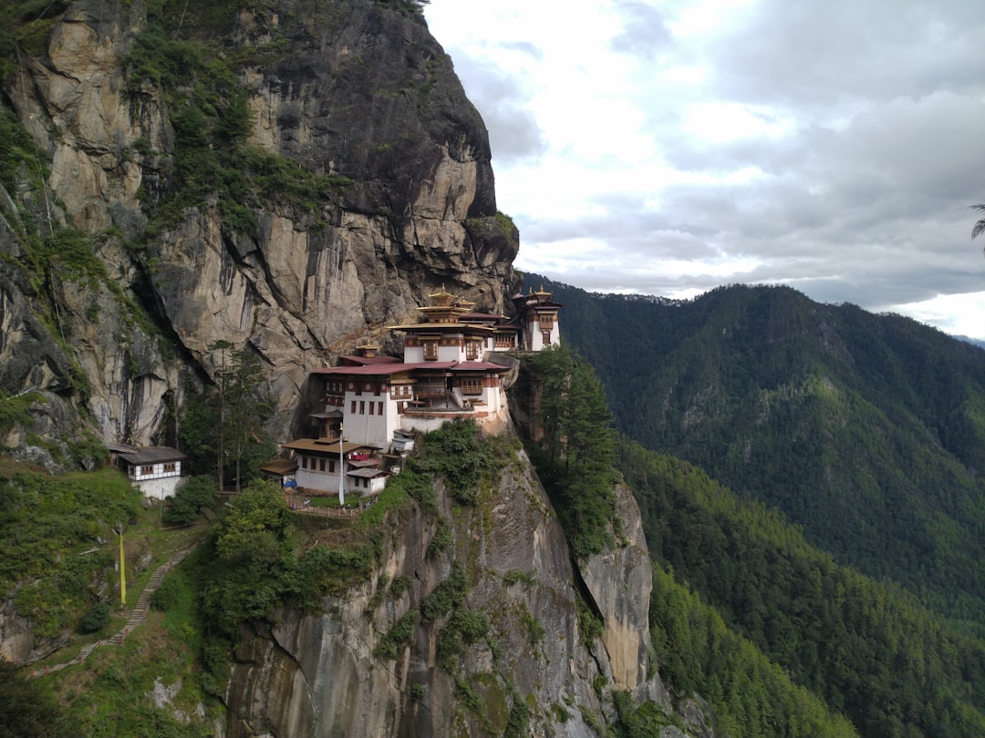 Sentieri Incantevoli verso il Monastero Taktsang - Taktsang trail | Secret World Trip Planner