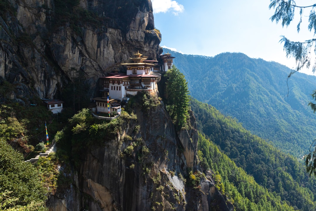 Sentieri Incantevoli verso il Monastero Taktsang - Taktsang trail | Secret World Trip Planner