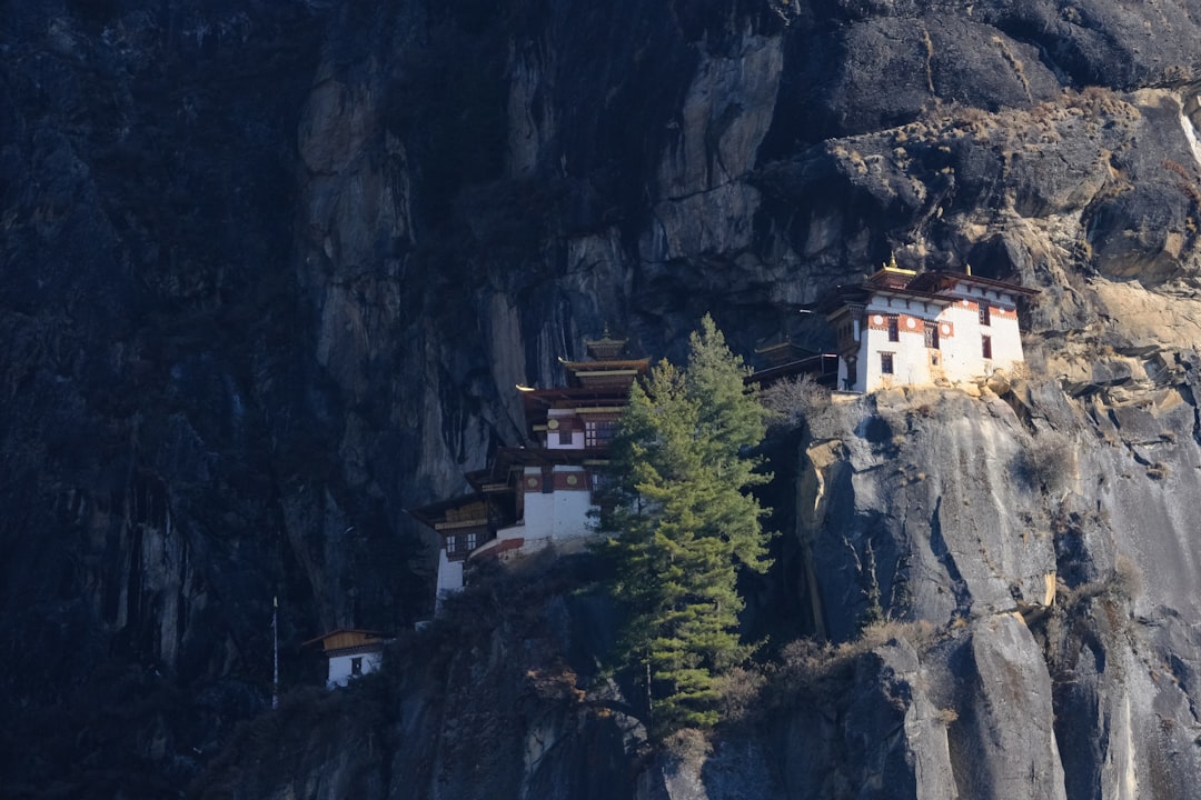 Sentiers Enchantés vers le Monastère Taktsang - Taktsang trail | Secret World Trip Planner