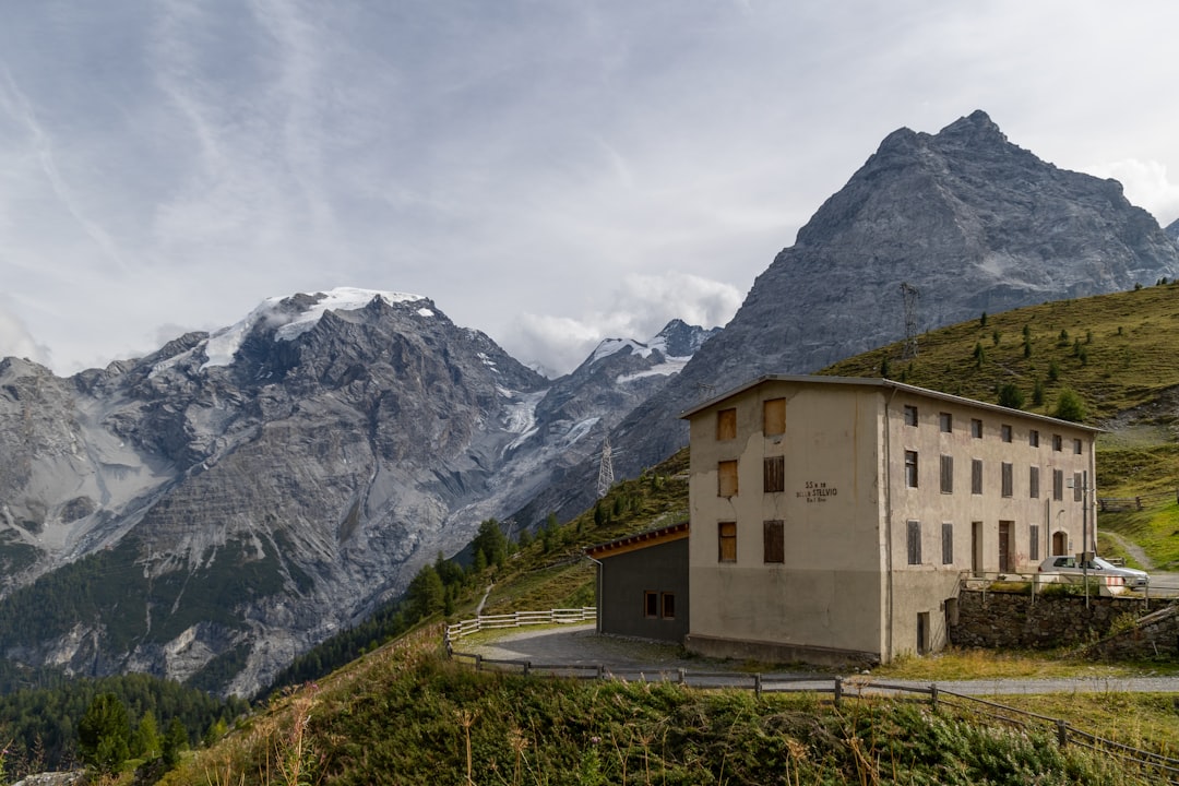 Scopri le Meraviglie di 7132 Therme a Vals - Poststrasse 560 | Secret World Trip Planner