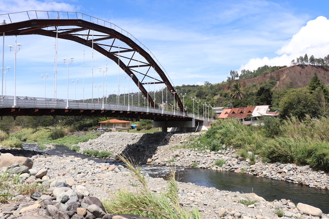 Die Brücke über den Morja: Eine Liebesbrücke in Honduras - El Paraiso | Secret World Trip Planner