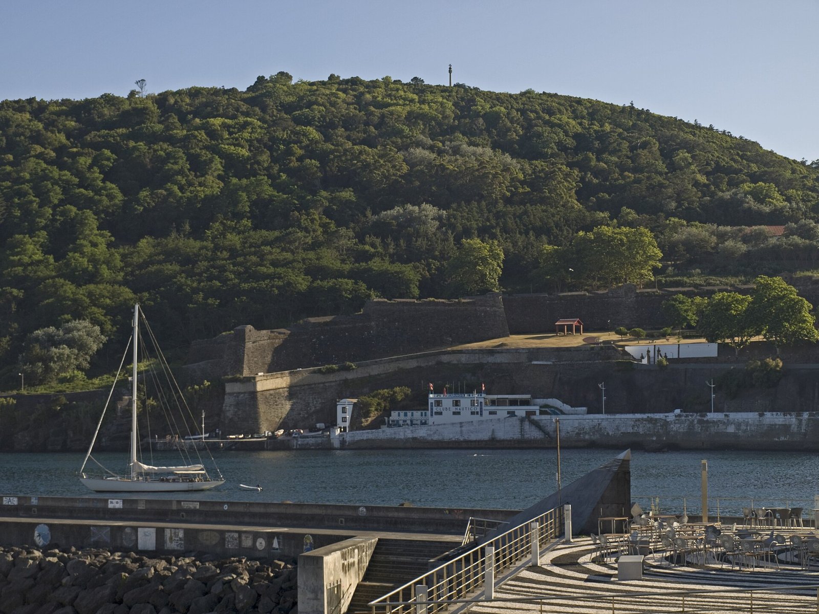 Entdecken Sie die Fortaleza de São João Baptista: ein historisches Juwel in Portugal - Angra do Heroísmo | Secret World Trip Planner