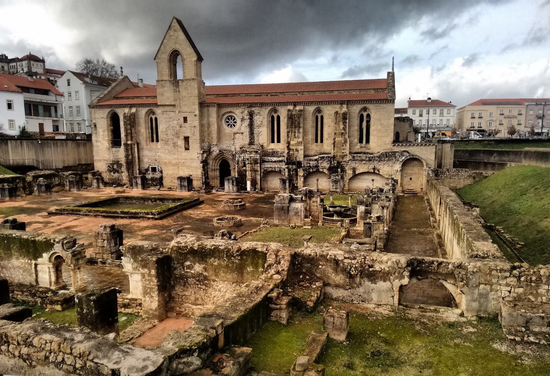 Entdecken Sie den Pátio da Inquisição in Coimbra: Geschichte und Kultur - Coimbra | Secret World Trip Planner