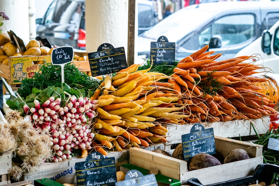 Scopri i Sapori del Marché des Halles a La Roche-sur-Yon - Pl. du Marché | Secret World Trip Planner