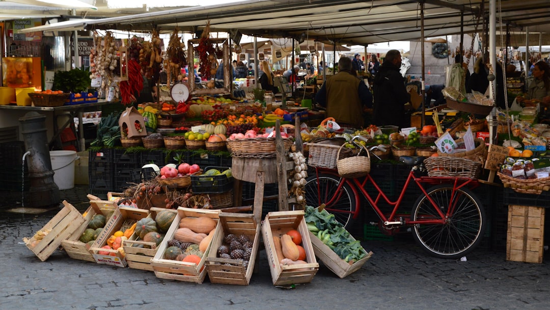 Scopri i Sapori del Marché des Halles a La Roche-sur-Yon - Pl. du Marché | Secret World Trip Planner