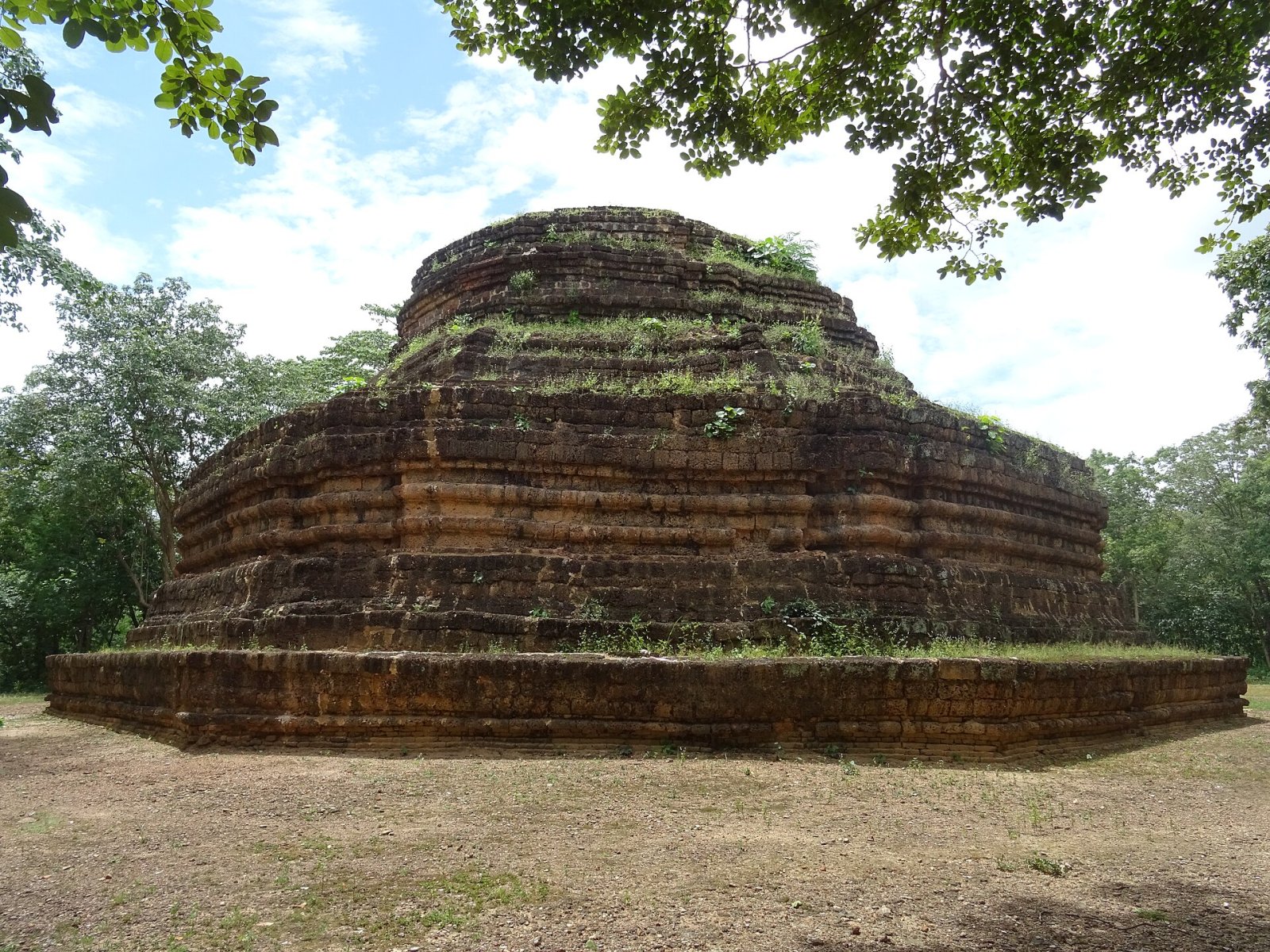 Esplorando Wat Khao Phra Bat Noi: un tesoro storico in Thailandia — Mueang Sukhothai District