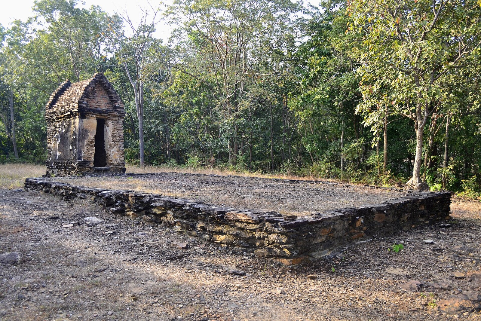 Esplorando Wat Khao Phra Bat Noi: un tesoro storico in Thailandia - Mueang Sukhothai District | Secret World Trip Planner