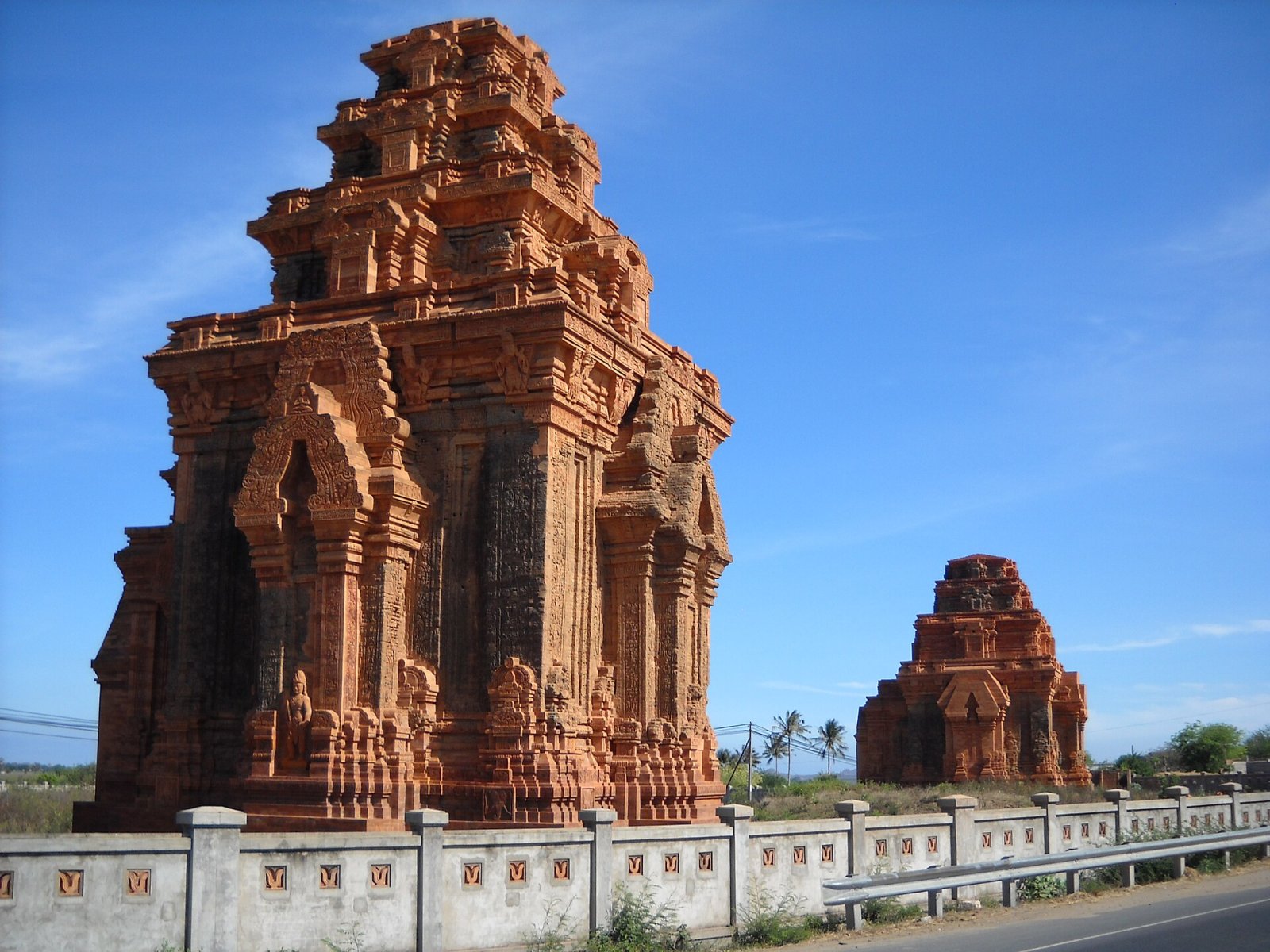 Entdecken Sie die Geschichte der Hoa Lai Cham Türme in Vietnam - Thuận Bắc | Secret World Trip Planner