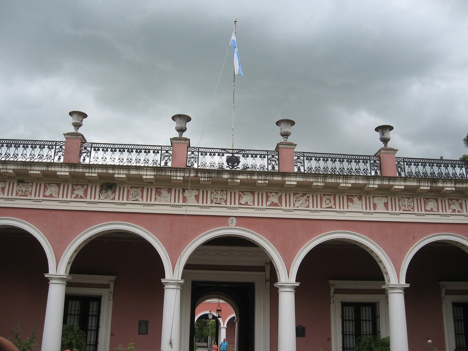 Scopri il Palazzo San José: un gioiello culturale in Argentina - Palacio San Jose | Secret World Trip Planner