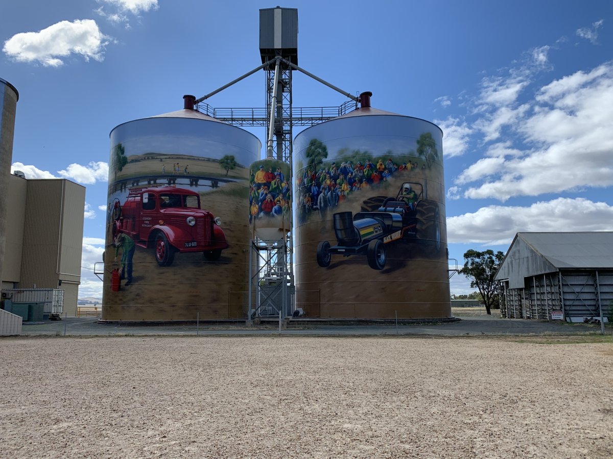 Colbinabbin Silo Kunst: Eine Reise in die lokale Kunst - Meade Ln | Secret World Trip Planner