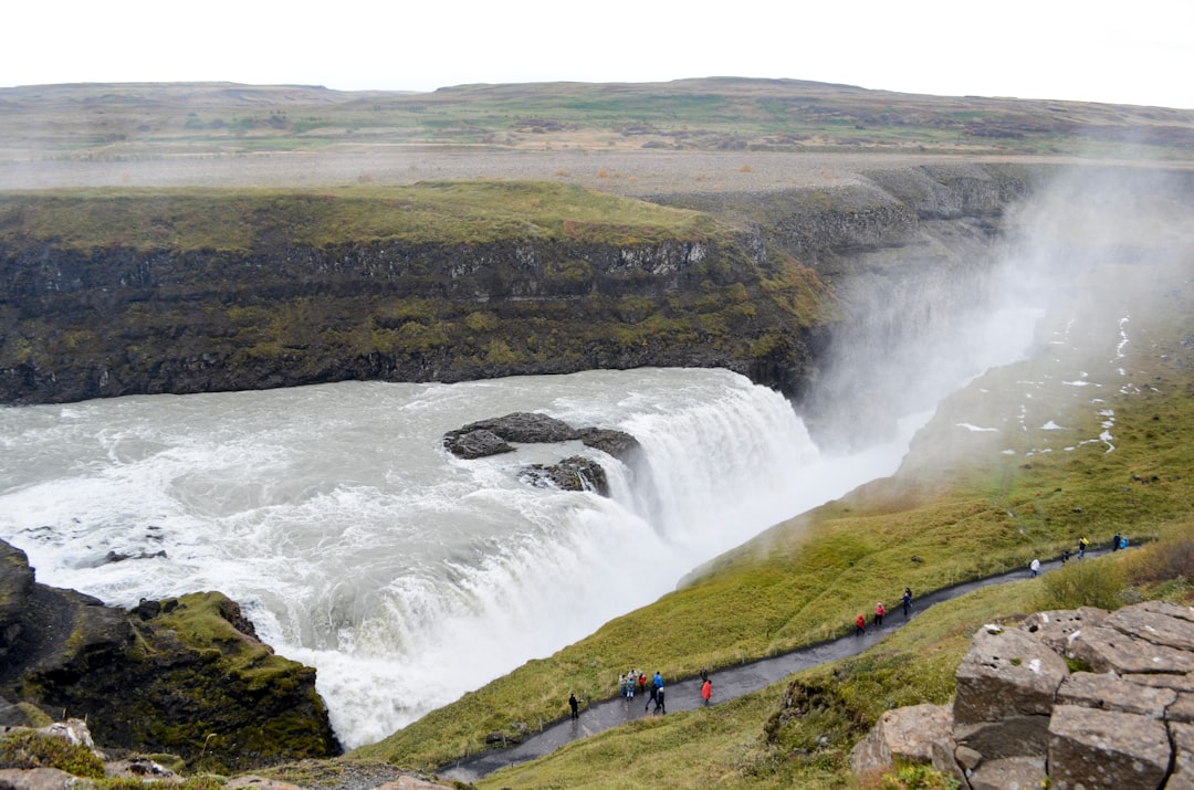 Couchers de soleil époustouflants à Gullfoss, Islande - Gullfoss Parking | Secret World Trip Planner