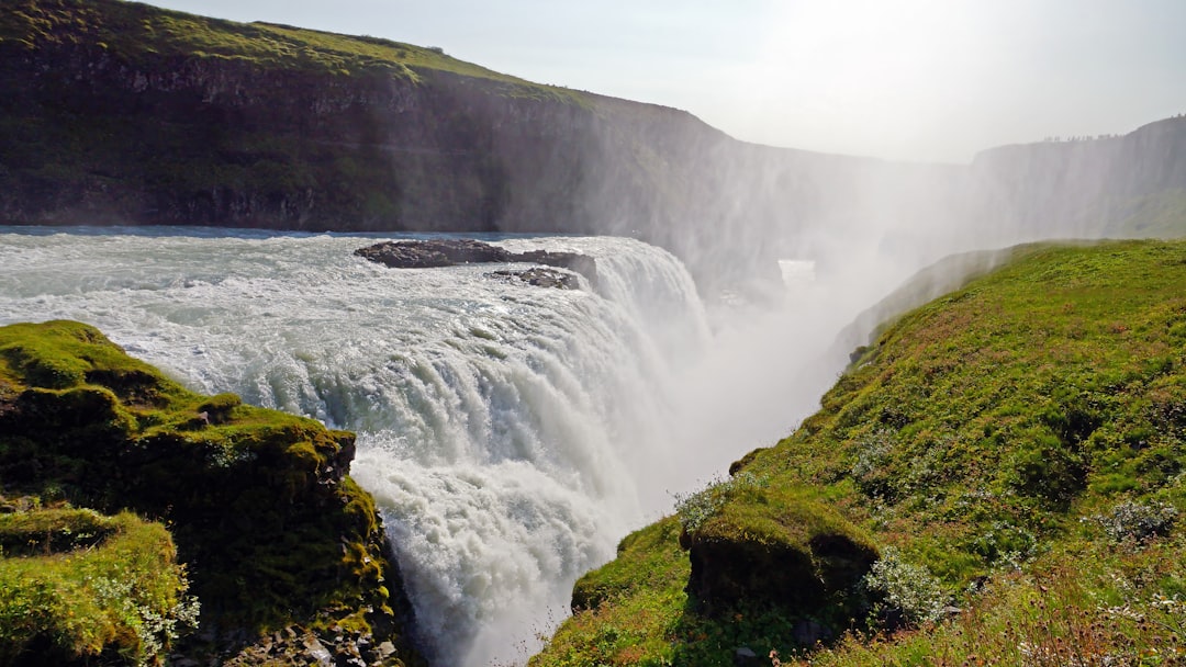 Couchers de soleil époustouflants à Gullfoss, Islande - Gullfoss Parking | Secret World Trip Planner