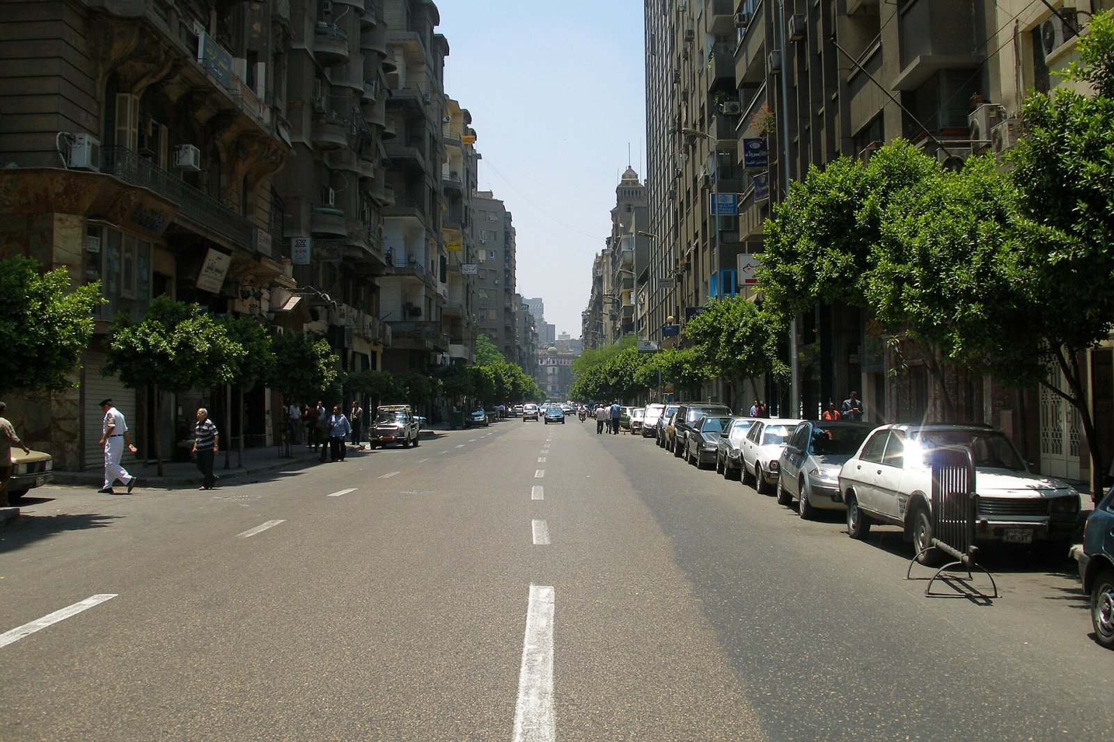 Scopri Talaat Harb: il Cuore Culturale del Cairo - Bab Al Louq | Secret World Trip Planner