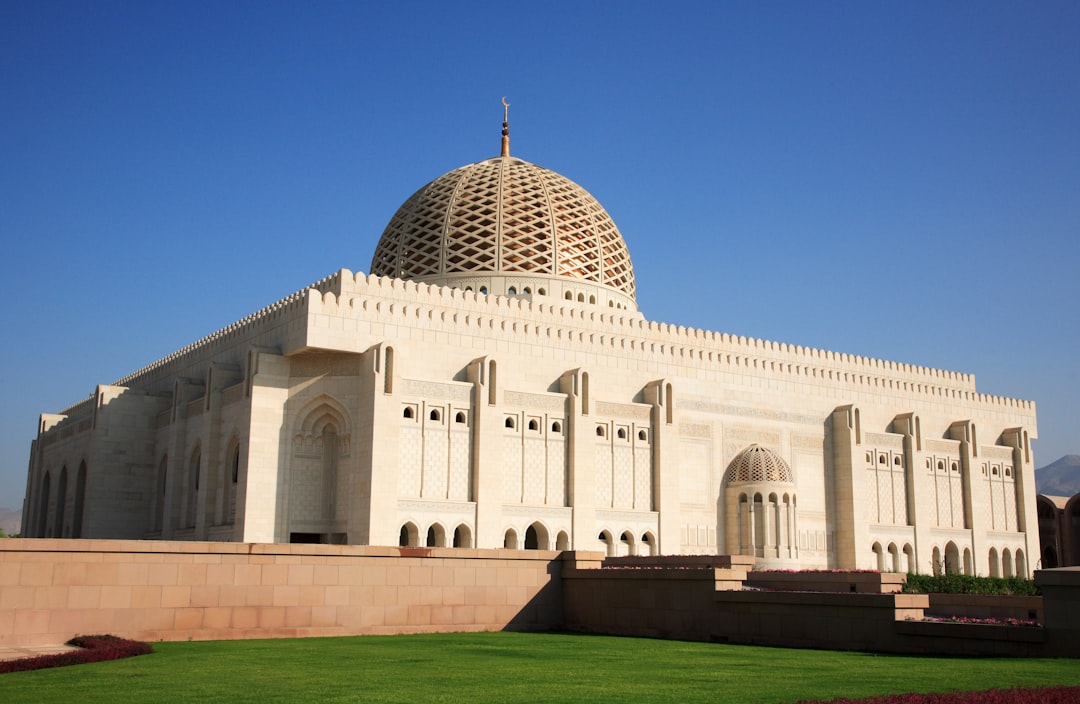 Entdecken Sie die Große Moschee des Sultans Qaboos in Maskat - Muscat | Secret World Trip Planner