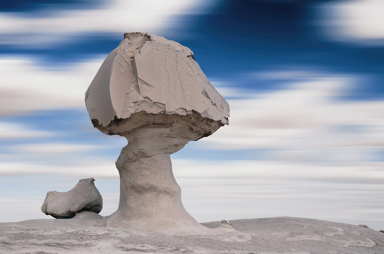 Mushroom Rock: Un Capolavoro della Natura in Egitto | Secret World Trip Planner