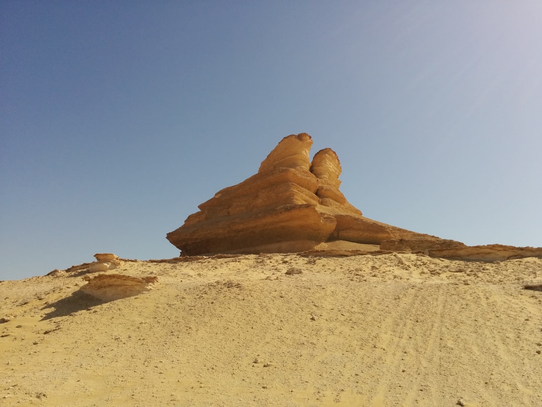 Mushroom Rock : Un Chef-d'œuvre de la Nature en Égypte