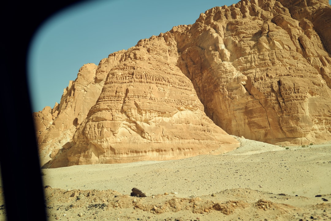 Scopri Jebel Wadi Lehama: un gioiello naturale in Egitto | Secret World Trip Planner