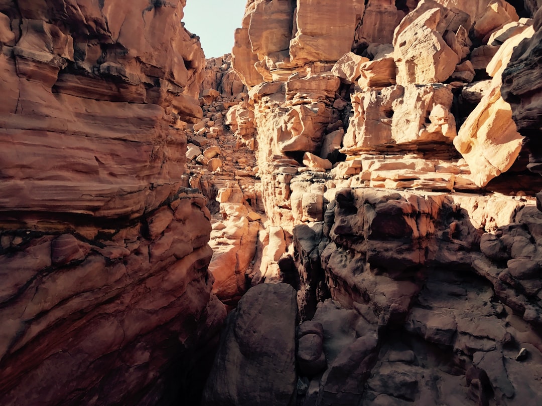 Scopri Jebel Wadi Lehama: un gioiello naturale in Egitto | Secret World Trip Planner