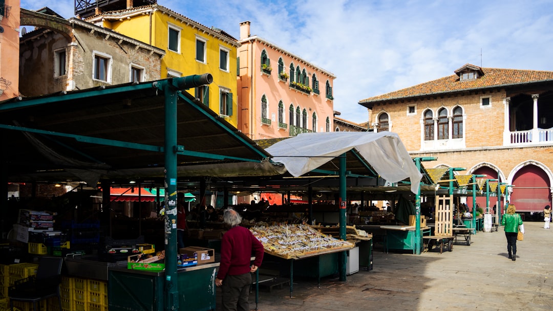 Rialto-Markt erkunden: Ein venezianisches Wahrzeichen - 306 | Secret World Trip Planner