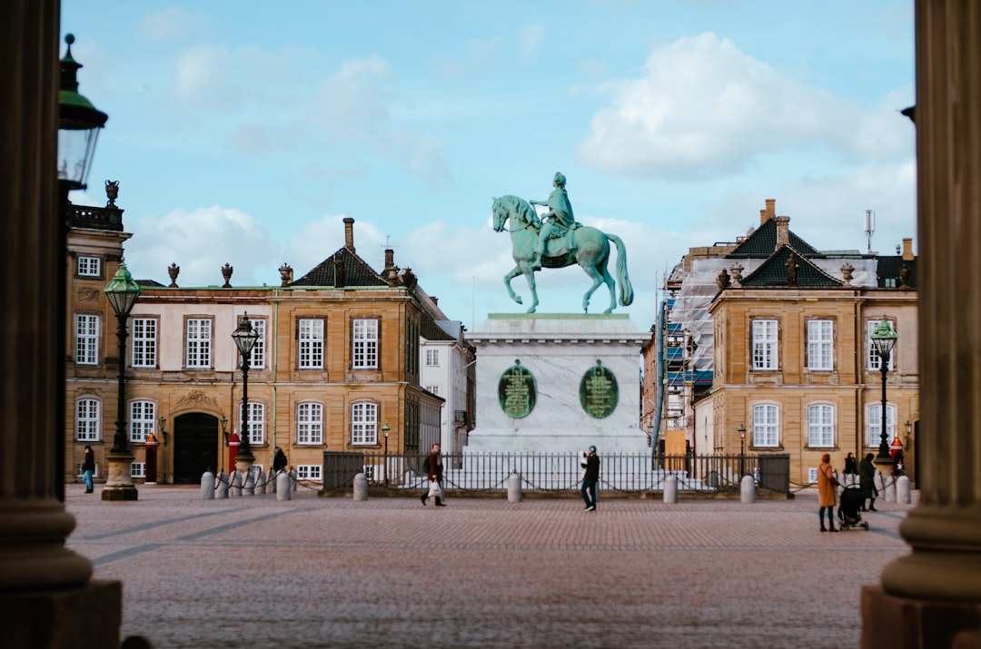 Scoprire The Lion and the Horse: Un Viaggio nella Cultura Danese - Gothersgade 101 | Secret World Trip Planner