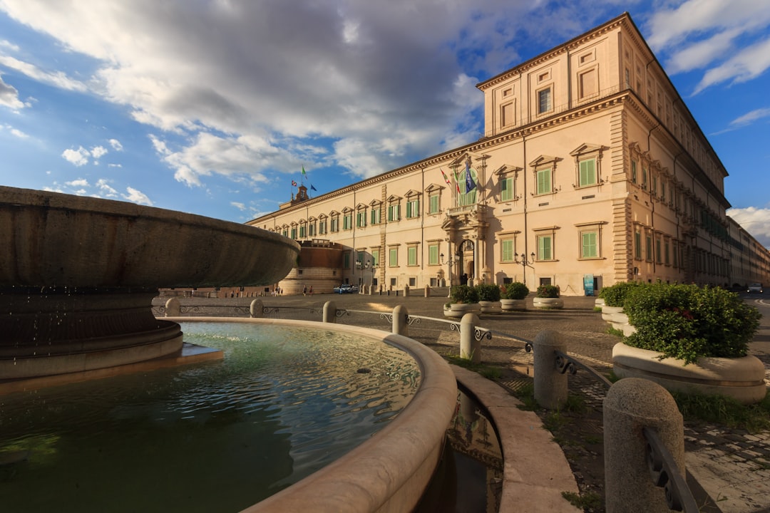 O Palácio do Quirinale: Um Tesouro Escondido em Roma - P.za del Quirinale | Secret World Trip Planner