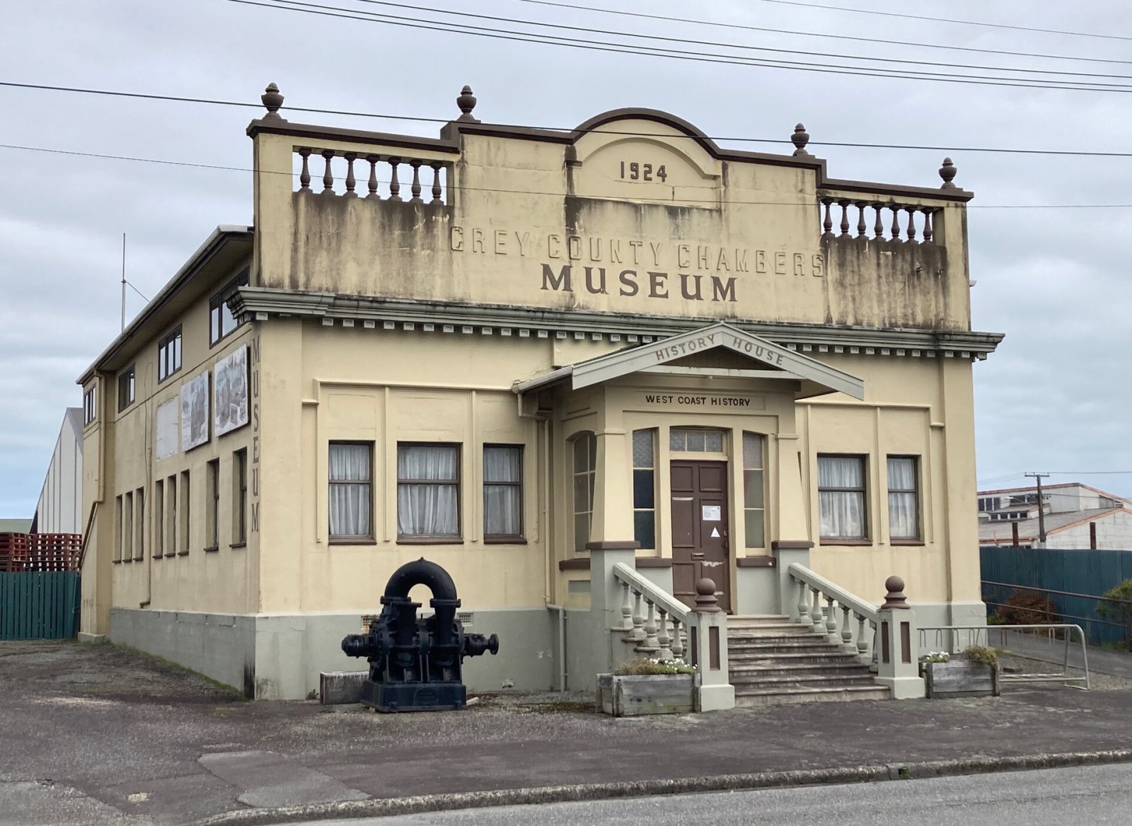 Esplora la Storia della Nuova Zelanda al History House - Greymouth | Secret World Trip Planner