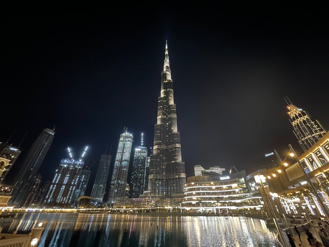 Burj Khalifa : l'icône de Dubaï qui touche le ciel | Secret World Trip Planner
