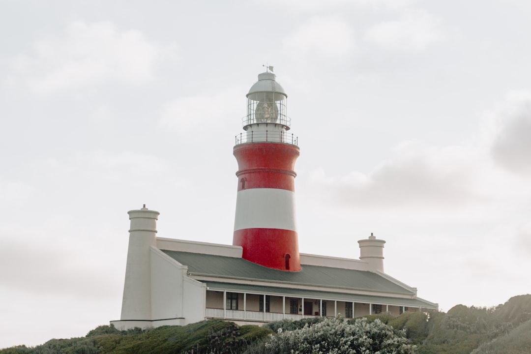 Cape Agulhas: Il Faro del Punto Estremo dell'Africa - L'Agulhas | Secret World Trip Planner