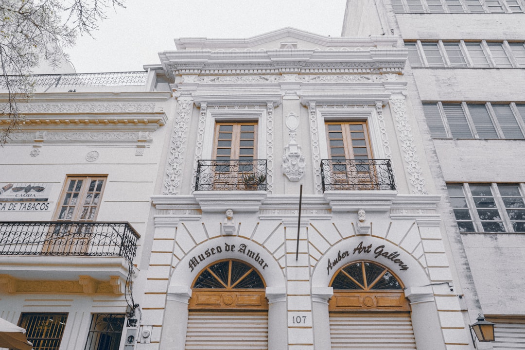 Scopri le meraviglie nascoste di Columbus Park — C. Isabel La Católica