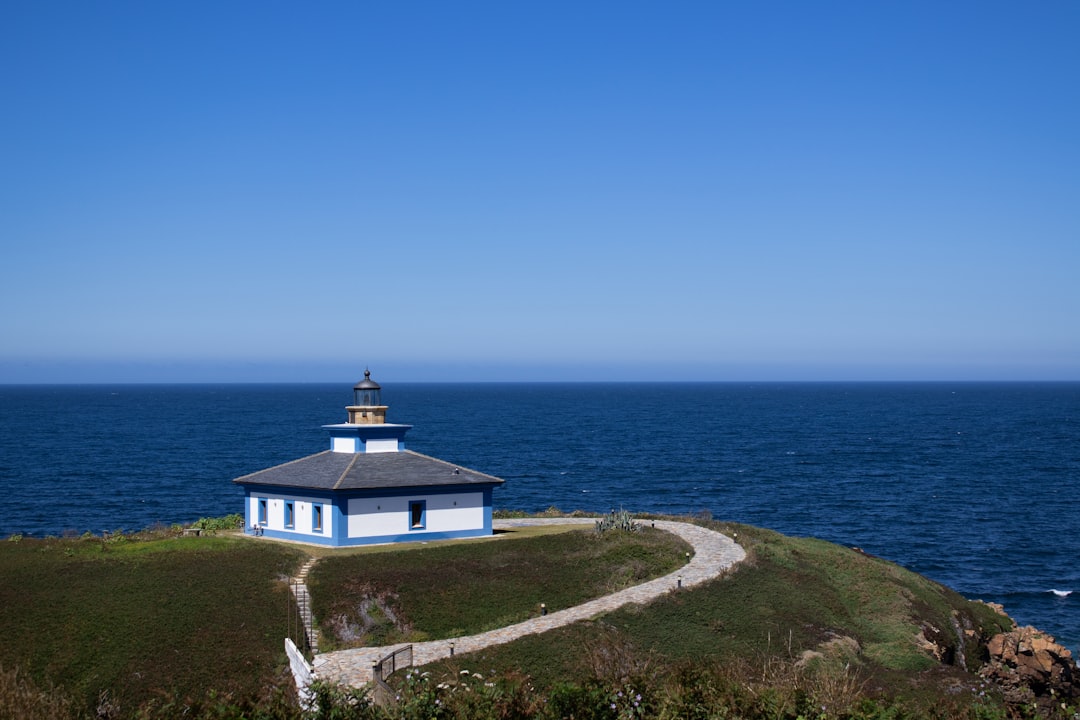 Faro Illa Pancha: Ein Küstenschatz Spaniens - Isla Pancha | Secret World Trip Planner