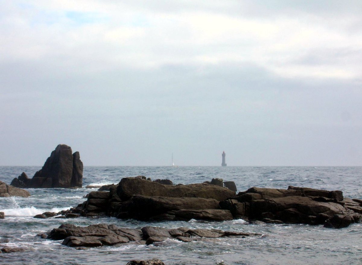 Faro della Jument: la sentinella rossa di Ouessant - Ouessant | Secret World Trip Planner