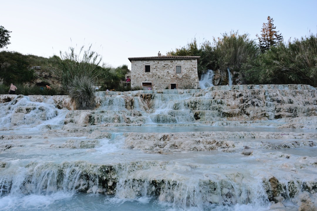 Therma, Ikaria: le terme radioattive nell'Egeo - Therma 833 00 | Secret World Trip Planner
