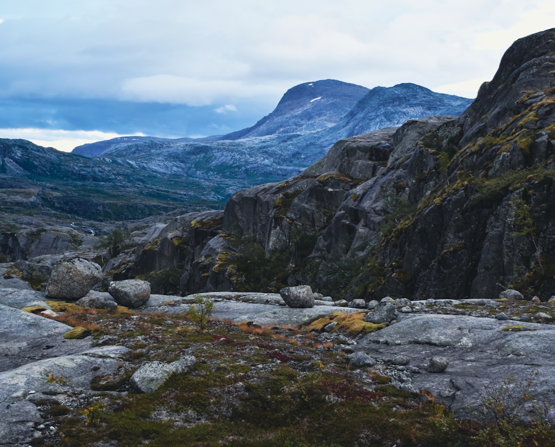 Trolltunga : la falaise à 700m du fjord - Skjeggedal 20 | Secret World Trip Planner