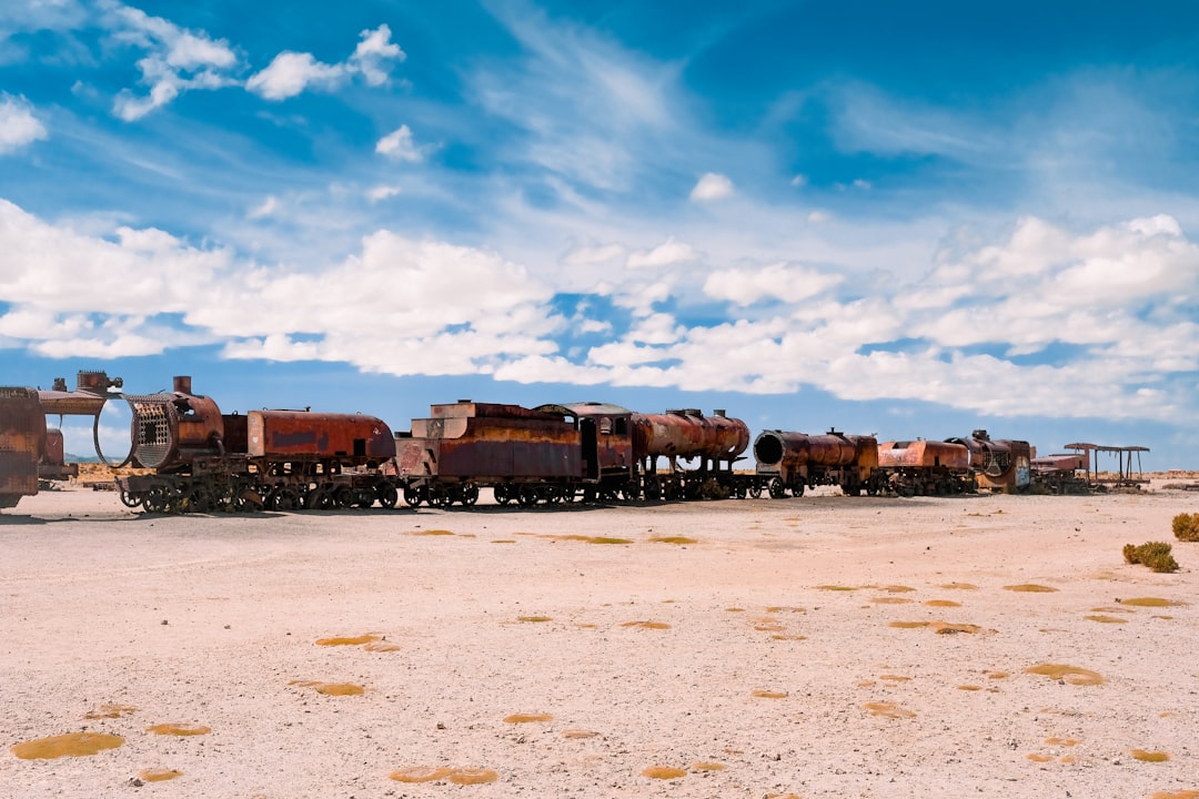 Le Cimetière des Trains d'Uyuni : fer et silence - G596+9R2 | Secret World Trip Planner