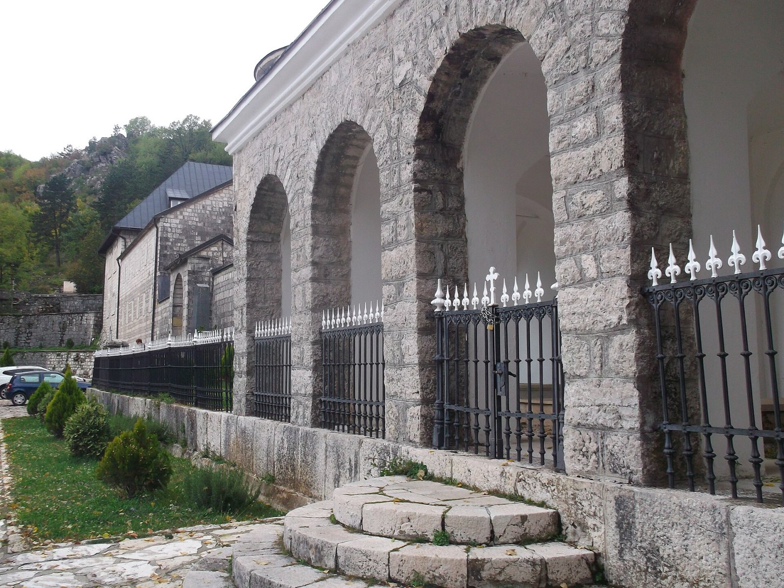 Monastère de Cetinje : un joyau culturel du Monténégro - Cetinje | Secret World Trip Planner