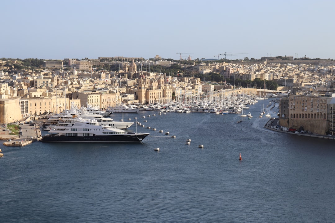 Découvrez le tableau Queen Victoria à Malte : un voyage dans l'histoire - Republic St | Secret World Trip Planner