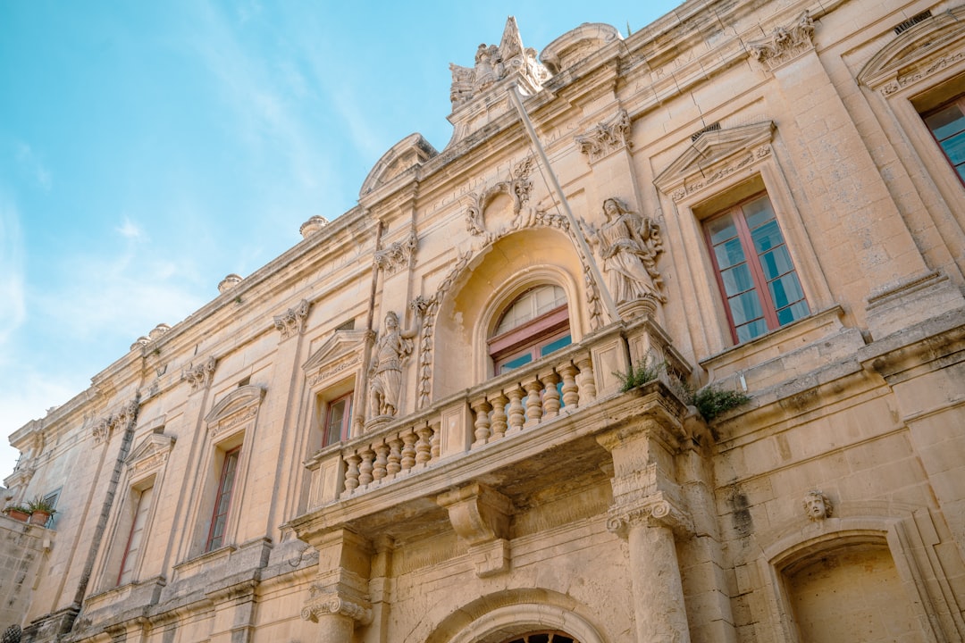 Découvrez le Palais de l'Inquisiteur à Vittoriosa, Malte - 1 Triq Il-Mina Kbira | Secret World Trip Planner