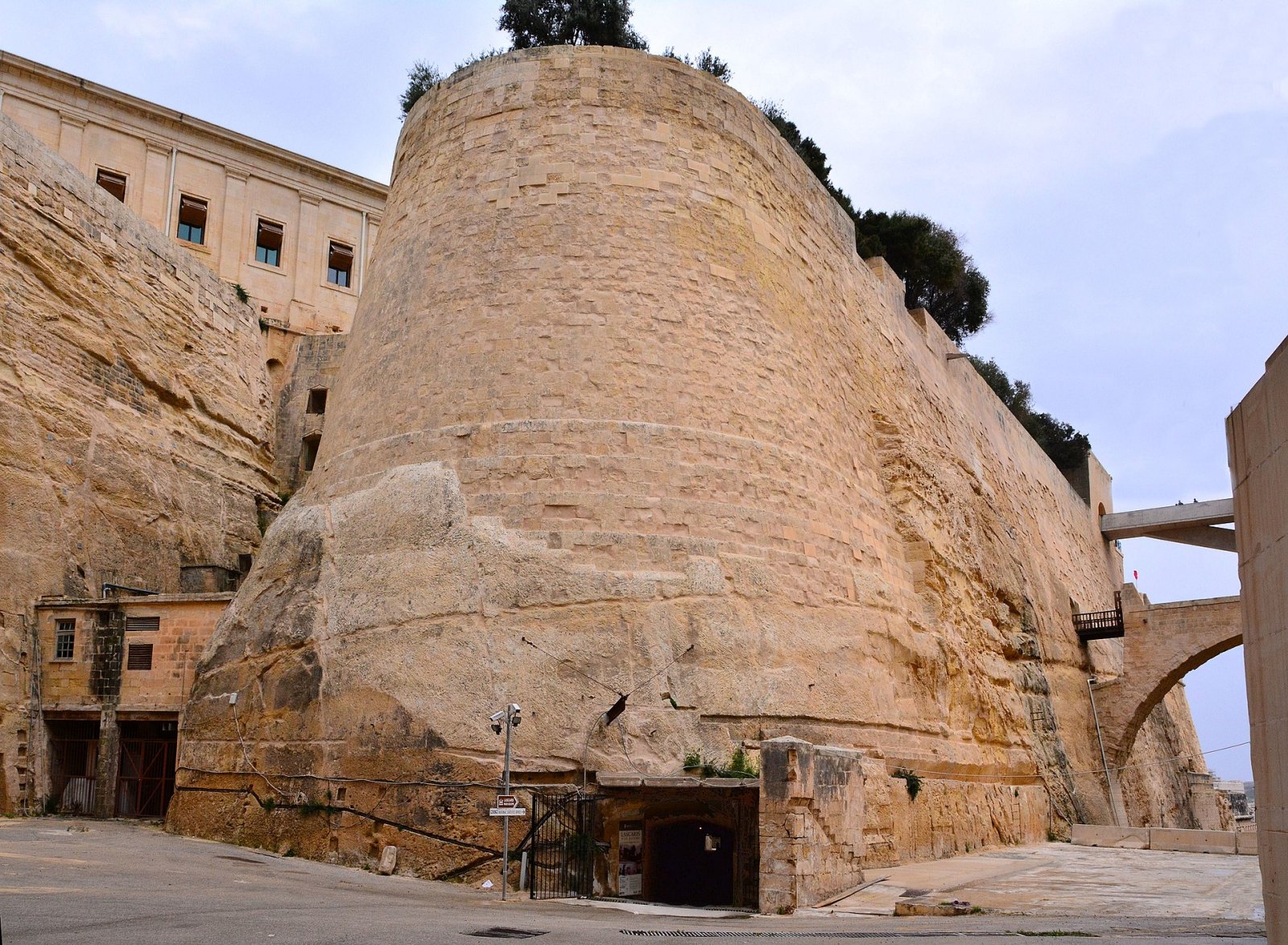 Entdecken Sie die Lascaris War Rooms in Malta: Geschichte und Kultur - VGV7+X4 Valletta | Secret World Trip Planner