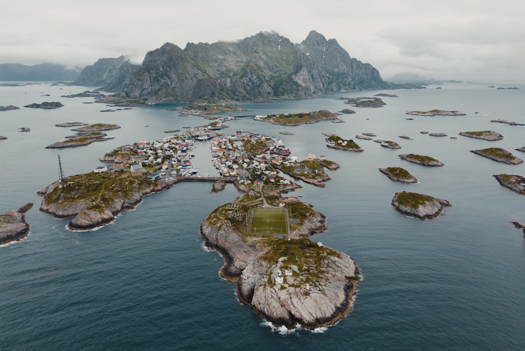 Henningsvær: Polarlichter und wilde Natur der Lofoten - Henningsvaer | Secret World Trip Planner