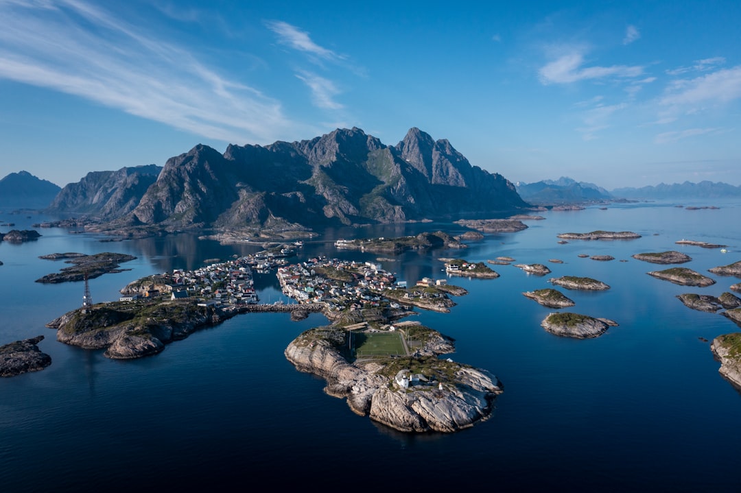 Henningsvær: Polarlichter und wilde Natur der Lofoten - Henningsvaer | Secret World Trip Planner