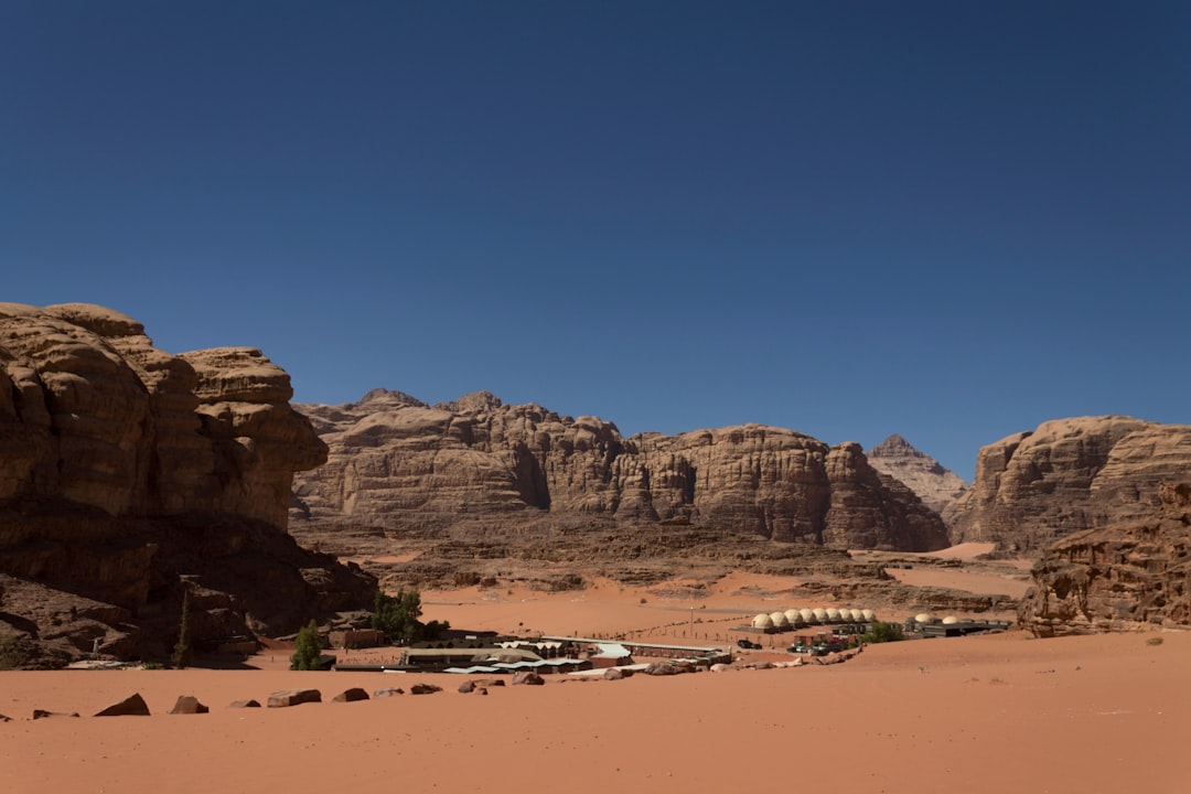 Canyon de Khazali : inscriptions nabatéennes à Wadi Rum - GC9F+GP7 Area protetta Wadi Rum | Secret World Trip Planner