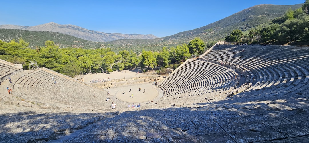 Teatro von Kourion: Aufführungen am Meer Zyperns - MV7Q+P49 4620 | Secret World Trip Planner