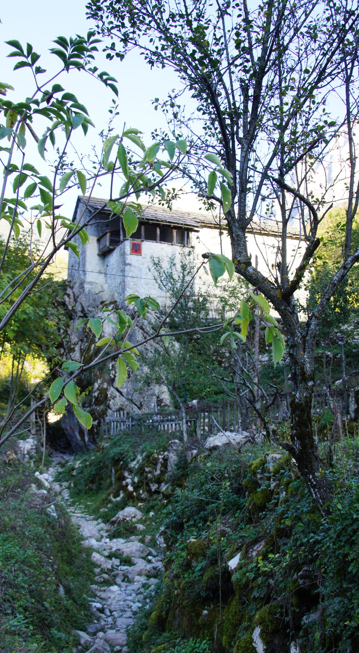 Theth, Albanie : nature sauvage dans les Alpes albanaises — Rruga Nikgjonaj