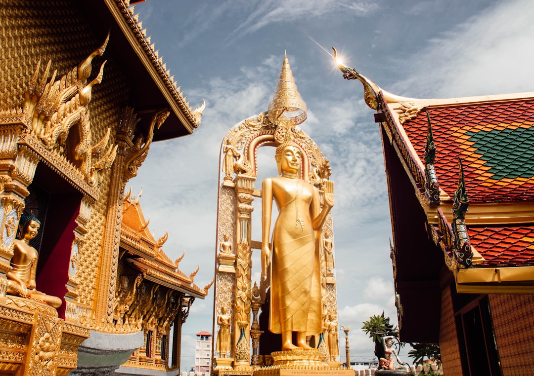 Scopri Wat Salut: un gioiello culturale in Thailandia - Bang Phli District | Secret World Trip Planner