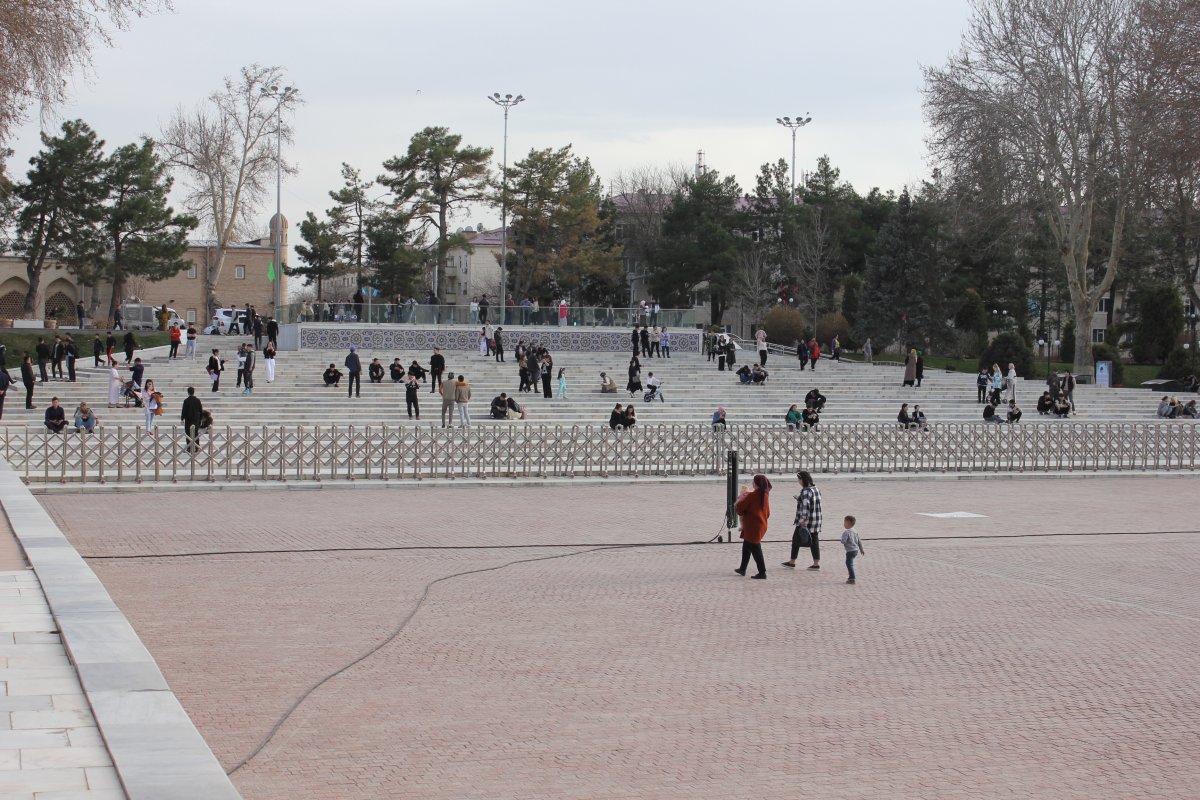 Piazza Registan à Samarcande : trois madrassas de rêve - 140101 | Secret World Trip Planner