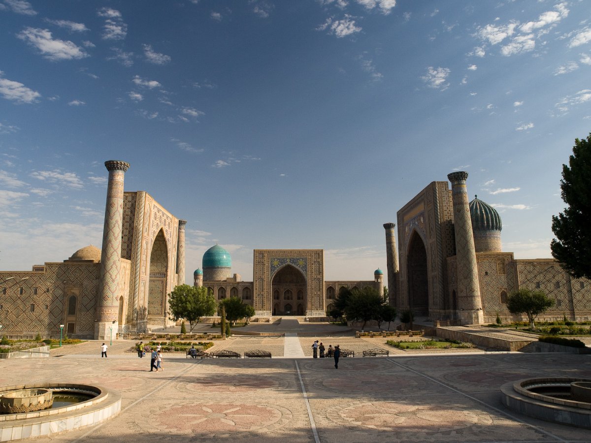 Piazza Registan à Samarcande : trois madrassas de rêve - 140101 | Secret World Trip Planner