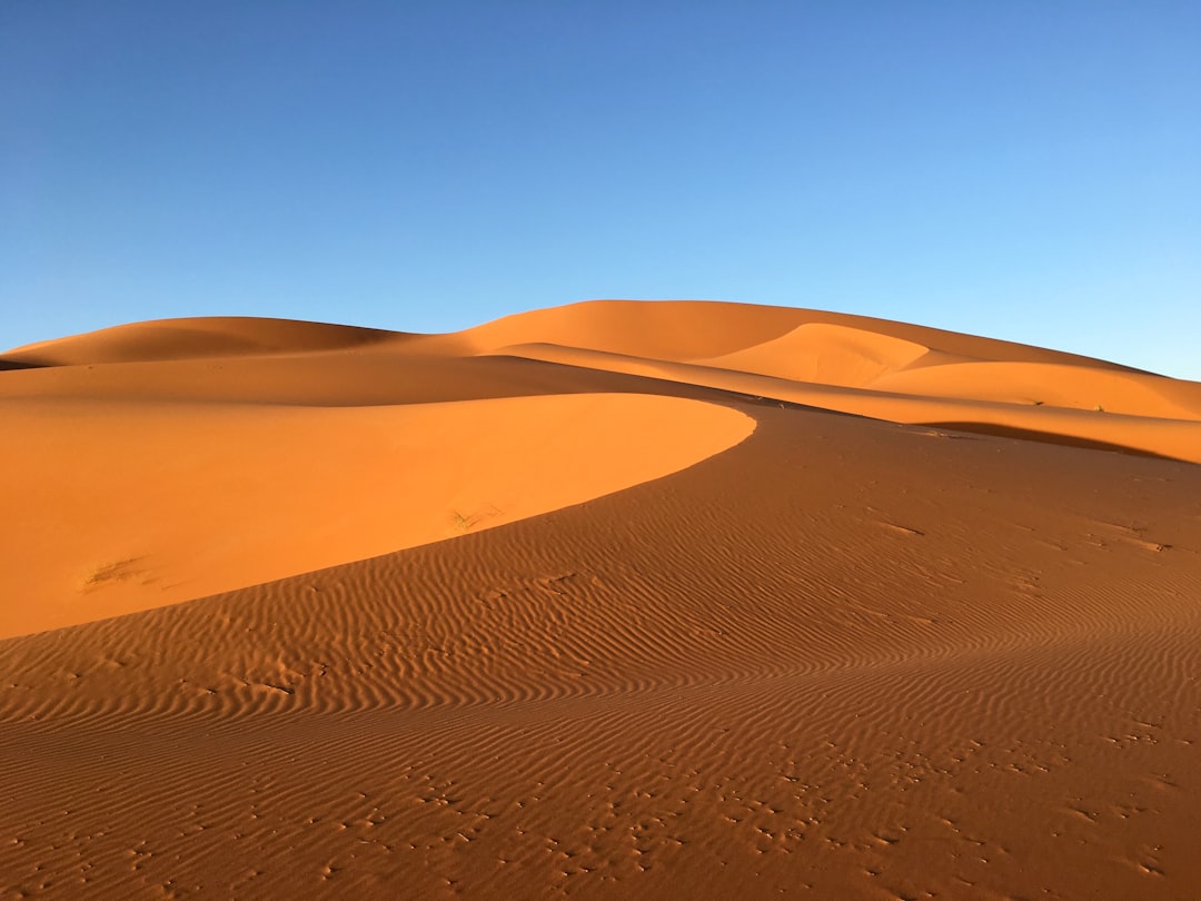 Erg Chebbi : les dunes orange du Sahara marocain — 423P+F6