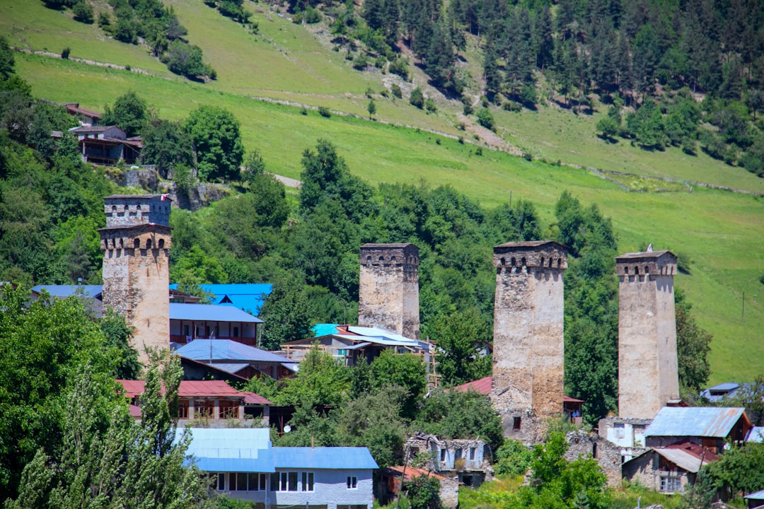 Vardzia: la città rupestre medievale della Georgia - 97JM+CMH | Secret World Trip Planner